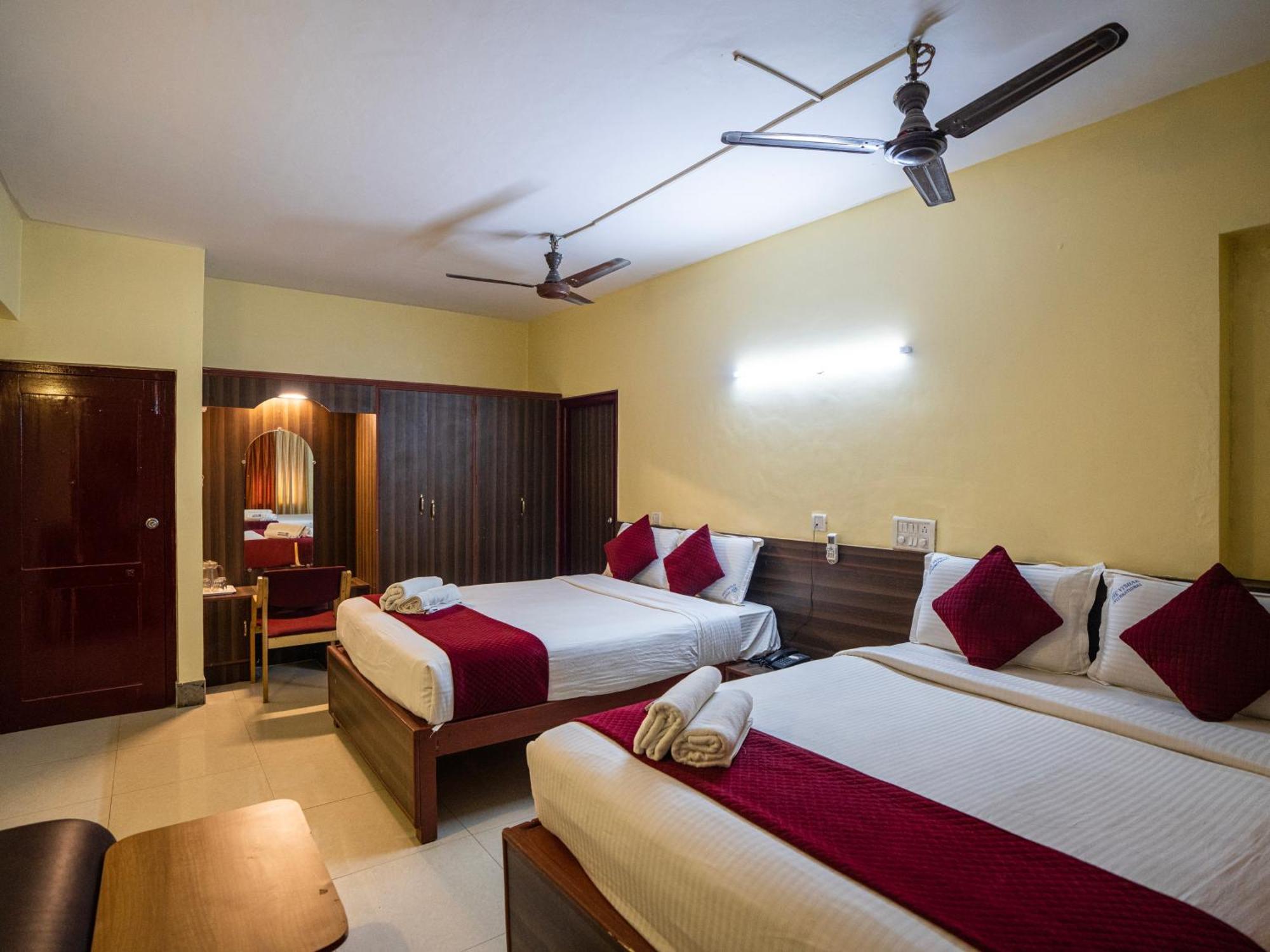 Hotel Vyshak International ไมซอร์ ภายนอก รูปภาพ